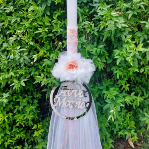 Λαμπάδα βάπτισης με διακοσμητικό κύκλο από ασημί καθρέφτη plexi glass με το όνομα του μωρού.