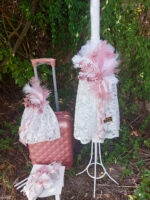 Πακέτο βάπτισης για κορίτσι σε λευκές  και ροζ αποχρώσεις.