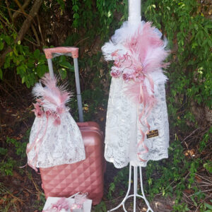 Πακέτο βάπτισης για κορίτσι σε λευκές  και ροζ αποχρώσεις.