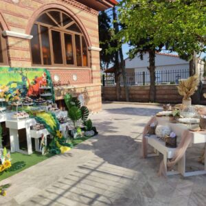 Στολισμός γάμου σε παλ αποχρώσεις και βάπτισης με θέμα Hakuna Matata.