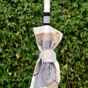 Λαμπάδα βάπτισης με θέμα εκτυπωμένο ξύλινο ελεφαντάκι με το όνομα του μωρού.