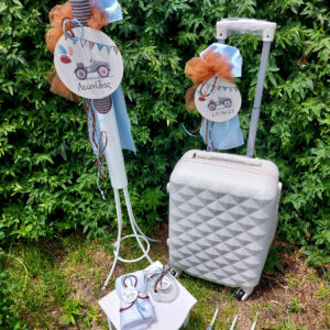 Πακέτο βάπτισης για αγόρι με θέμα αυτοκινητάκι σε καφέ και γαλάζιες αποχρώσεις.