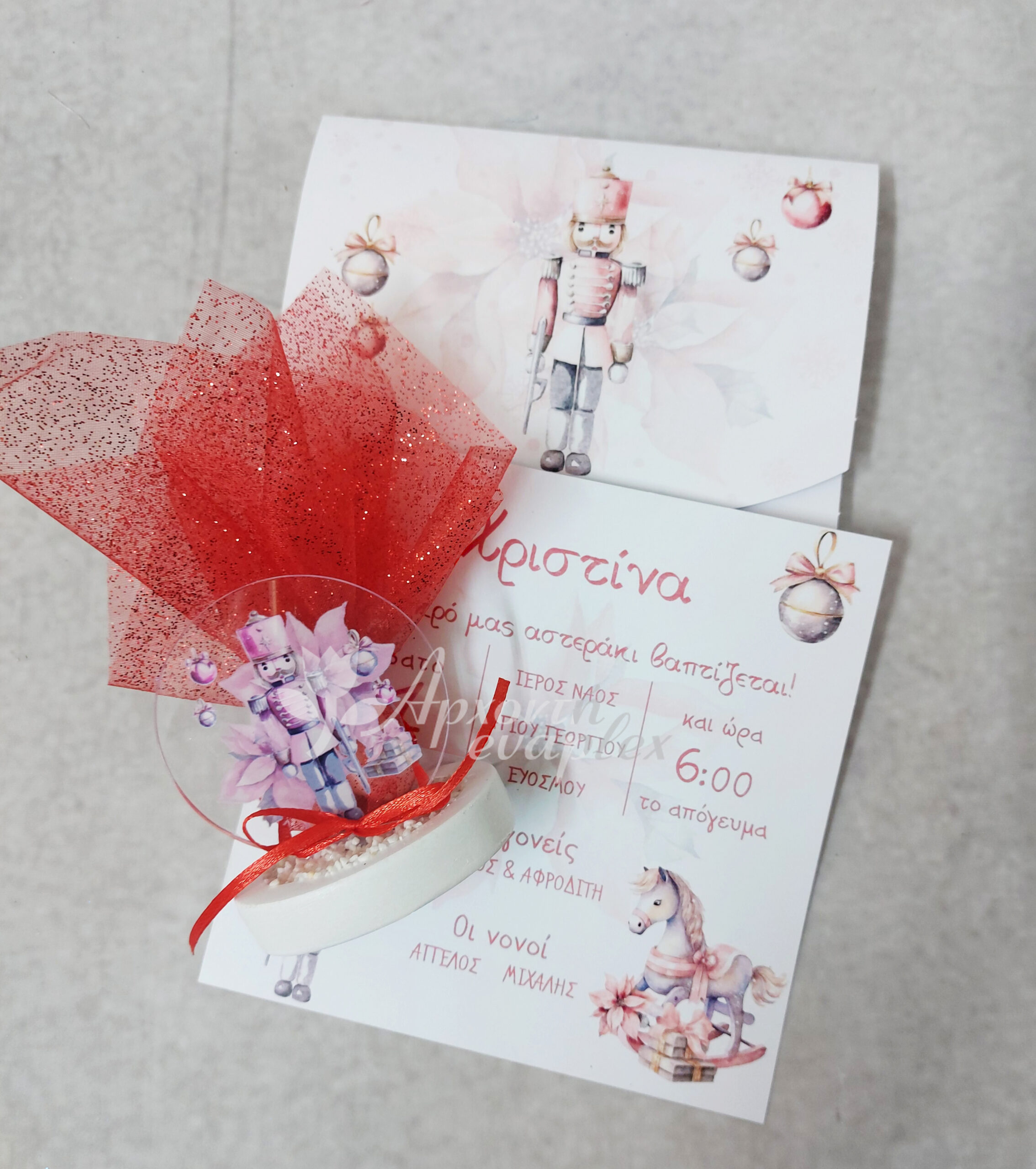 Χριστουγενιάτικη μπομπονιέρα plexiglass με θέμα καρυοθραύστης σε βότσαλο.