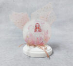 Μπομπονιέρα βάπτισης εκτυπωμένο Plexiglass με θέμα νεράιδα σε βότσαλο.