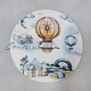 Ξύλινο βιβλίο ευχών βάπτισης με θέμα αερόστατο.