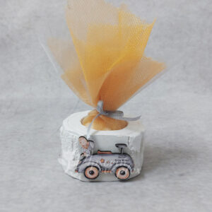 Μπομπονιέρα βάπτισης κεραμικό ρεσώ με ξύλινο retro αυτοκινητάκι.