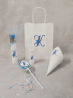 Θεματική πρόταση βάπτισης με μονόγραμμα σε μπλε αποχρώσεις.