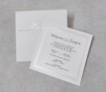 Προσκλητήριο γάμου λευκό με αναγλυφότητα  περιμετρικά.