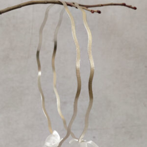 Επάργυρα, επιπλατινωμένα στέφανα γάμου με ασημί διαμανταριστή βέργα σε σχέδιο "ζικ ζακ".