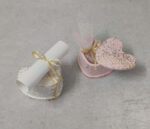 Προσκλητήριο - μπομπονιέρα γάμου -βάπτισης κεραμική μπιζουτιέρα σε σχήμα καρδιάς.