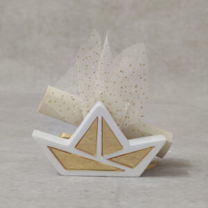 Προσκλητήριο - μπομπονιέρα γάμου – βάπτισης κεραμικό καράβι με χρυσό plexi glass καθρέφτη.