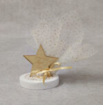 Μπομπονιέρα γάμου – βάπτισης αστέρι από χρυσό καθρέφτη plexi-glass σε βότσαλο.