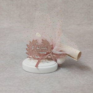 Προσκλητήριο - μπομπονιέρα γάμου – βάπτισης στεφάνι ελιάς από ροζ χρυσό καθρέφτη plexi-glass σε βότσαλο.