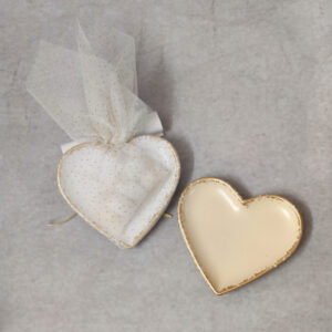 Προσκλητήριο - μπομπονιέρα γάμου - βάπτισης κεραμικό πιατάκι καρδιά.