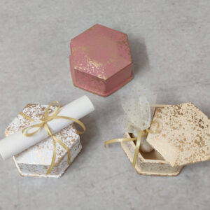 Προσκλητήριο - μπομπονιέρα γάμου -βάπτισης κεραμική πολύγωνη μπιζουτιέρα.