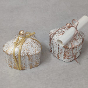 Προσκλητήριο - μπομπονιέρα γάμου -βάπτισης κεραμική μπιζουτιέρα σε σχήμα καρδιάς.