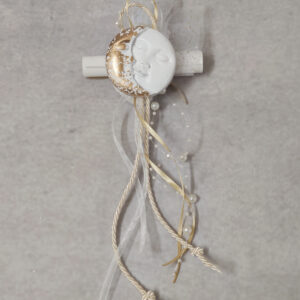 Προσκλητήριο - μπομπονιέρα γάμου - βάπτισης διακοσμητικό κεραμικό μαγνητάκι με ανάγλυφο φεγγάρι και ήλιο.