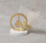 Μπομπονιέρα βάπτισης καράβι από χρυσό καθρέφτη plexi-glass σε βότσαλο.