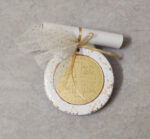 Προσκλητήριο - μπομπονιέρα γάμου - βάπτισης κεραμικό χωνευτό με κωνσταντινάτο από χρυσό καθρέφτη plexi glass.