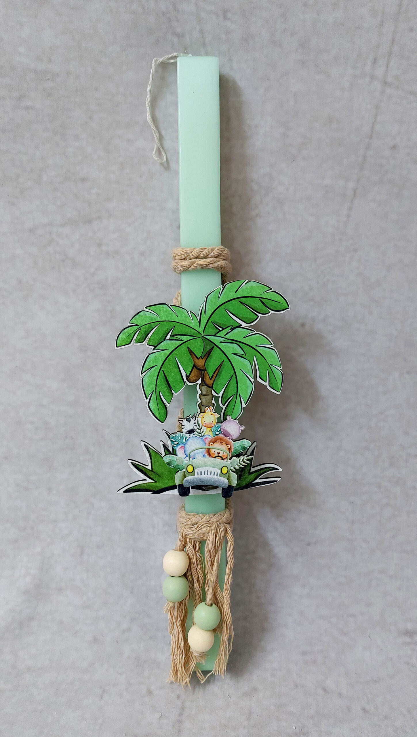 Χειροποίητη πασχαλινή λαμπάδα διακοσμημένη με σχοινιά, χάντρες και τρισδιάστατο ξύλινο με θέμα Safari.