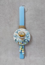 Χειροποίητη πασχαλινή λαμπάδα διακοσμημένη με σχοινιά, χάντρες και τρισδιάστατο ξύλινο με θέμα αερόστατο.