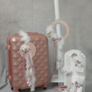 Πακέτο βάπτισης για κορίτσι σε λευκές και ροζ αποχρώσεις.