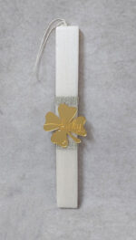 Χειροποίητη πασχαλινή λαμπάδα διακοσμημένη με  αλυσίδα στρας και τριφύλλι Lucky από χρυσό καθρέφτη plexiglass.