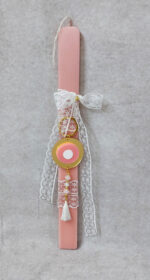 Χειροποίητη πασχαλινή λαμπάδα διακοσμημένη με δαντέλα και μπρελόκ μάτι απο plexiglass με χάντρες και φούντα.