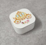 Μπομπονιέρα βάπτισης κεραμική μπιζουτιέρα εκτυπωμένη με θέμα άμαξα.