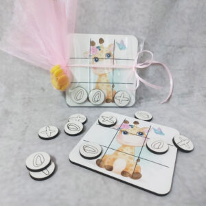 Μπομπονιέρα βάπτισης ξύλινη εκτυπωμένη τρίλιζα με θέμα καμηλοπάρδαλη.