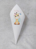 Χωνάκι βάπτισης με θέμα καμηλοπάρδαλη και ζελατίνη με Marshmallows και πολύχρωμα smarties.