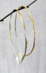 Επάργυρα, επιπλατινωμένα στέφανα γάμου με διπλή βέργα, σε στρόγγυλη χρυσή διαμανταριστή και σε σφυρήλατη ασημί.