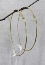 Επάργυρα, επιπλατινωμένα στέφανα γάμου με χρυσή βέργα και σχέδιο χρυσό με στρας στο μπροστινό μέρος.