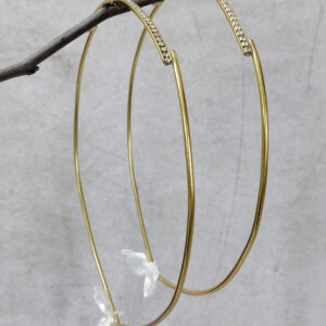 Επάργυρα, επιπλατινωμένα στέφανα γάμου με χρυσή βέργα και σχέδιο χρυσό με στρας στο μπροστινό μέρος.