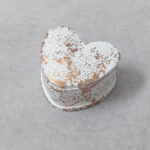 Μπομπονιέρα βάπτισης μπιζουτιέρα κεραμική σε σχήμα καρδιάς σε λευκό ροζ -  χρυσό.