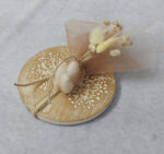 Μπομπονιέρα γάμου κεραμικό σουβέρ με χάραξη δέντρο ζωής σε χρυσή απόχρωση.