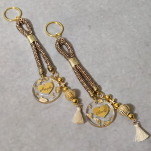 Μαρτυρικά βάπτισης μπρελόκ-διακοσμητικά κρεμαστά, ενθύμιο της βάπτισης για μαμά και νονά, χειροποίητο με υγρό γυαλί και περίτεχνες χάντρες.