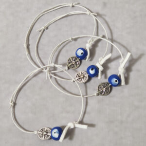 Μαρτυρικά βάπτισης βραχιόλια με ξύλινο ζωγραφισμένο μάτι και περίτεχνο σταυρό ασημί κωνσταντινάτο και λευκό στρας.