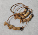 New ProductΜαρτυρικά βάπτισης βραχιόλια Boho και ξύλινες ανάγλυφες χάντρες με μεταλλικό σταυρουδάκι.