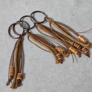 Μαρτυρικά βάπτισης κομπολόι - μπρελόκ Boho με σχοινιά ξύλινες χάντρες και μεταλλικό σταυρό.