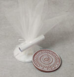 Προσκλητήριο - μπομπονιέρα γάμου - βάπτισης ανάγλυφο διακοσμητικό κεραμικό σουβέρ.