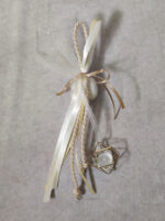 Κρεμαστή μπομπονιέρα γάμου με διαμάντι σε γεωμετρικό σχήμα, σατέν κορδέλες και σχοινί.