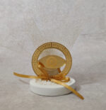 Μπομπονιέρα γάμου από χρυσό καθρέφτη plexi-glass με χάραξη και μάτι.