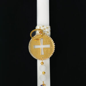 Χειροποίητη πασχαλινή λαμπάδα διακοσμημένη με σχοινί και μπρελόκ κωνσταντινάτο από plexiglass με στρας, χάντρες, φούντα και ματάκι.