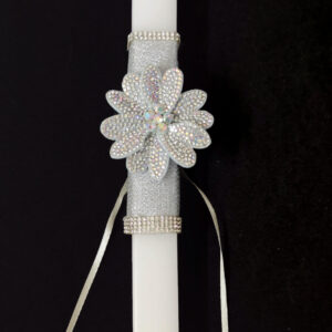 Χειροποίητη πασχαλινή λαμπάδα διακοσμημένη με δερμάτινο λουλούδι με στρας και κορδέλες με στρας.