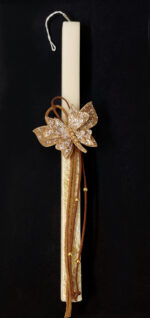 Χειροποίητη πασχαλινή λαμπάδα διακοσμημένη με δερμάτινη πεταλούδα με στρας, σχοινιά και γκλίτερ.