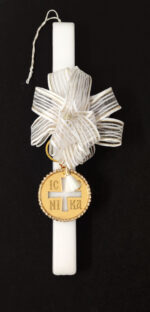 Χειροποίητη πασχαλινή λαμπάδα διακοσμημένη με υφασμάτινο φιόγκο με χάντρα και μπρελόκ κωνσταντινάτο από χρυσό καθρέφτη πλέξι γκλας με στρας.