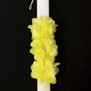 Χειροποίητη πασχαλινή λαμπάδα διακοσμημένη με υφασμάτινα κίτρινα λουλούδια με στρας.