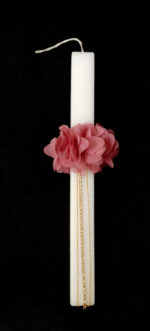 Χειροποίητη πασχαλινή λαμπάδα διακοσμημένη με υφασμάτινο λουλούδι σε σάπιο μήλο, πέρλες, χρυσές αλυσίδες και αλυσίδα με στρας.