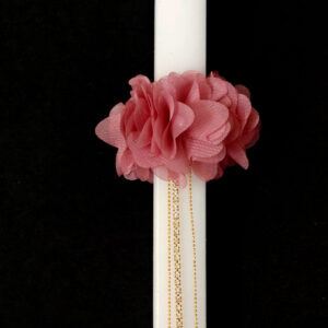 Χειροποίητη πασχαλινή λαμπάδα διακοσμημένη με υφασμάτινο λουλούδι σε σάπιο μήλο, πέρλες, χρυσές αλυσίδες και αλυσίδα με στρας.